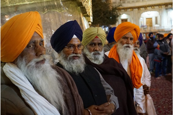 Os Sikhs,  o templo dourado e o maior refeitório gratuito do mundo!